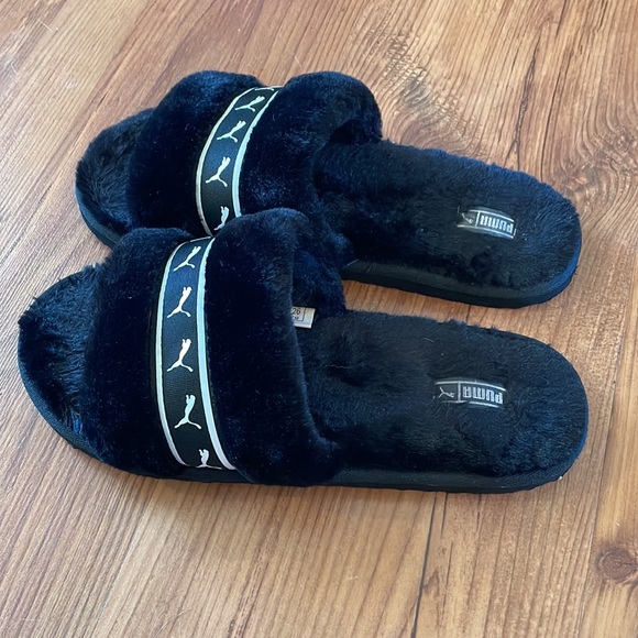 Puma Fuzzy Slide Sandals Flip Flops Size 9 - Picture 2 of 3